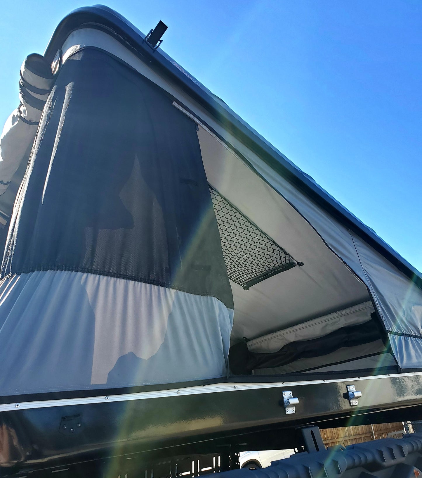 SCRATCH & DENT SALE! James Baroud Space Rooftop Tent - M - Black