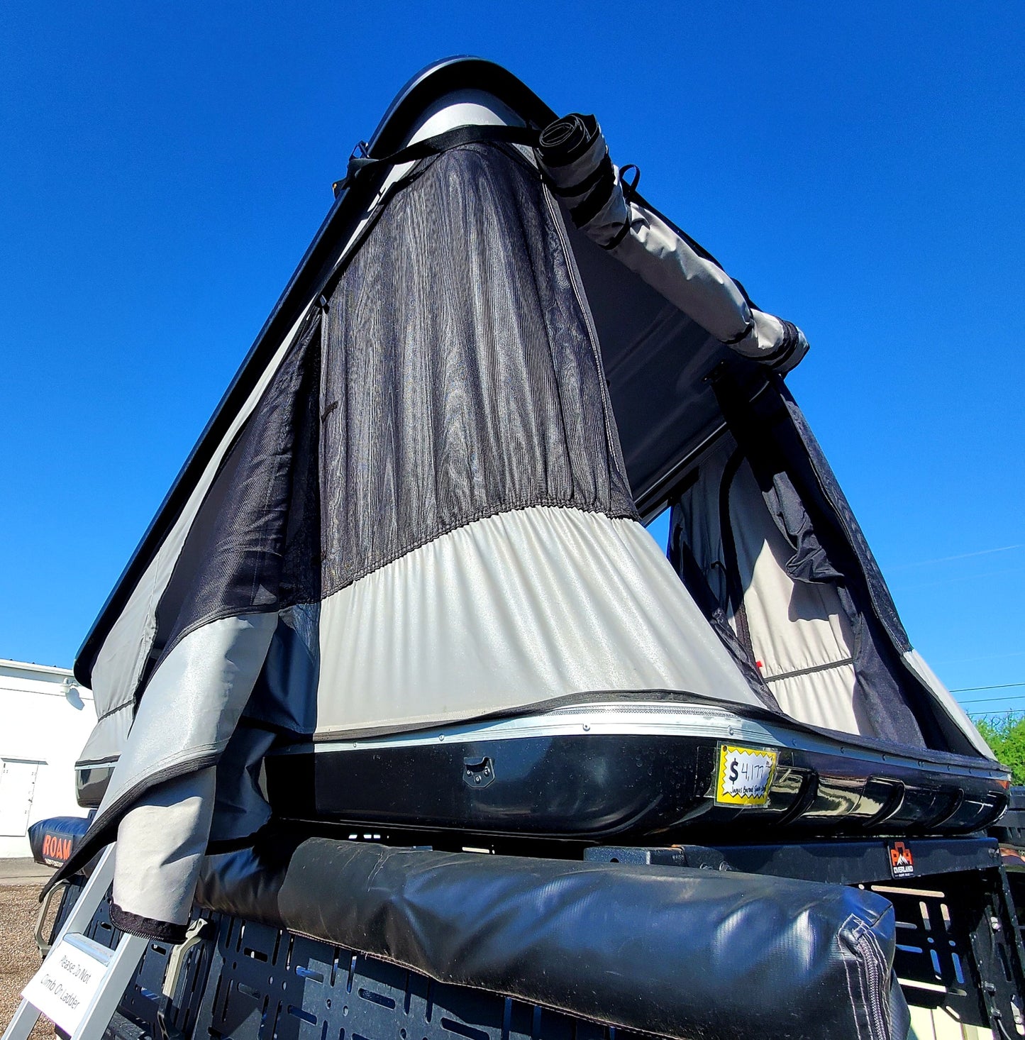 SCRATCH & DENT SALE! James Baroud Space Rooftop Tent - M - Black