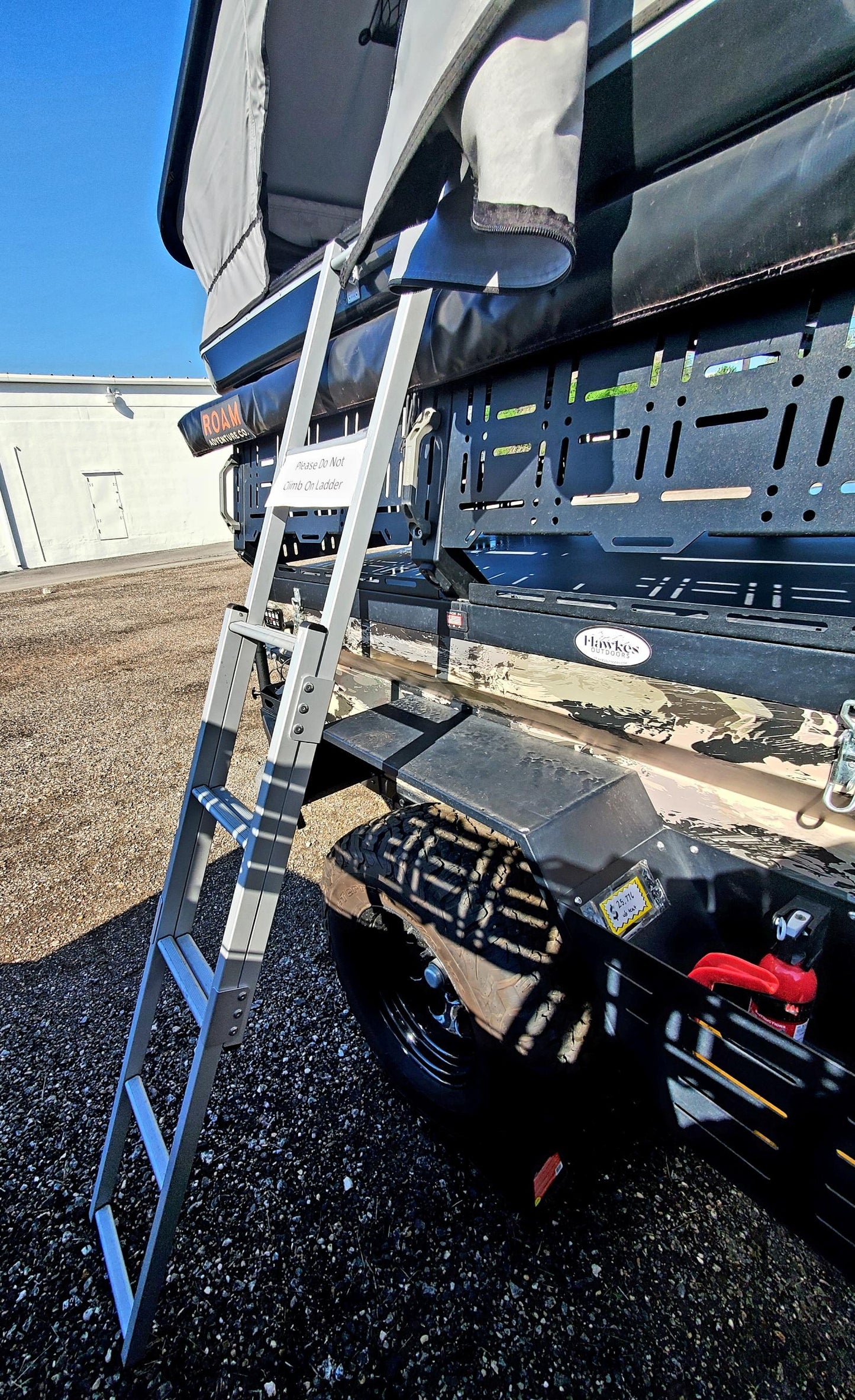 SCRATCH & DENT SALE! James Baroud Space Rooftop Tent - M - Black