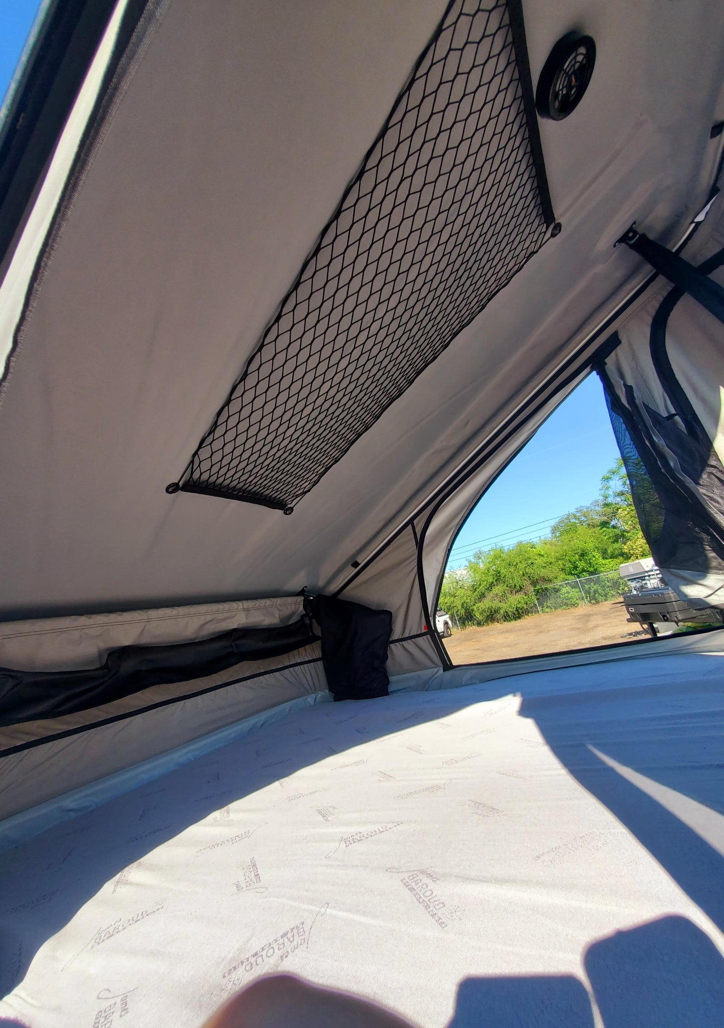 SCRATCH & DENT SALE! James Baroud Space Rooftop Tent - M - Black
