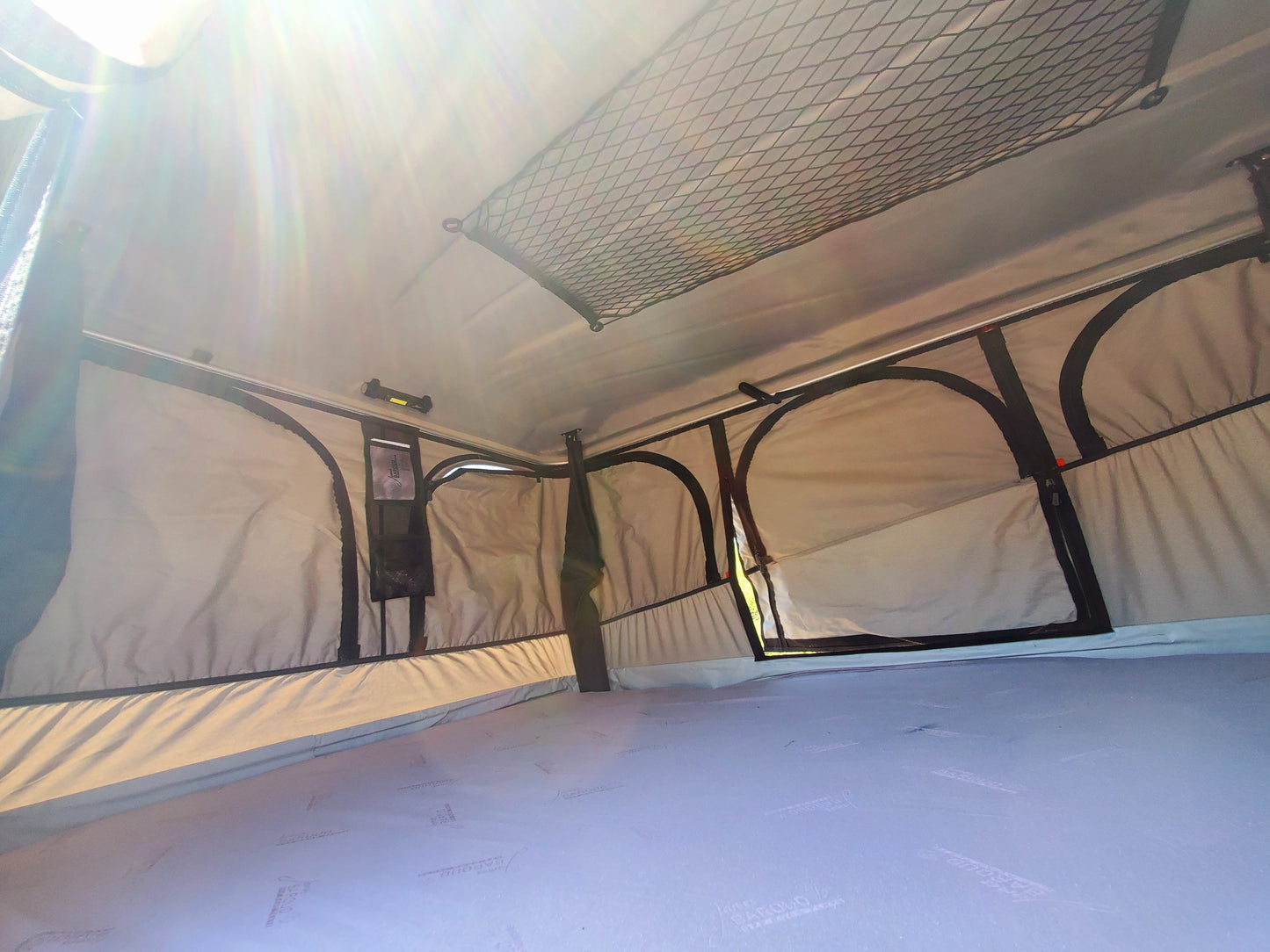 SCRATCH & DENT SALE! James Baroud Evasion Roof Top Tent -M- White