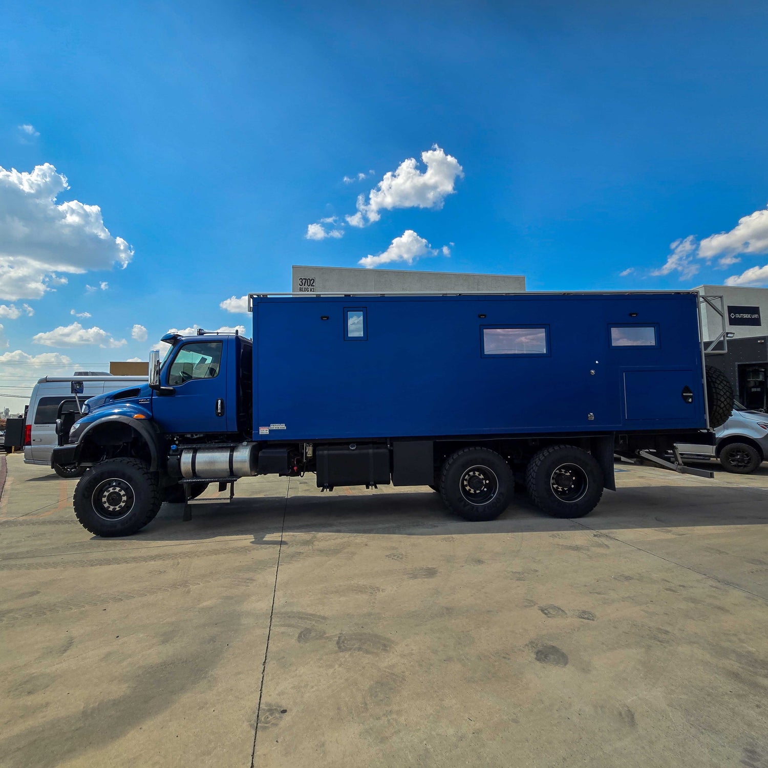 DEAL PENDING! 2022 INTERNATIONAL HV607 BOONDOCKER 6x6 - Preowned