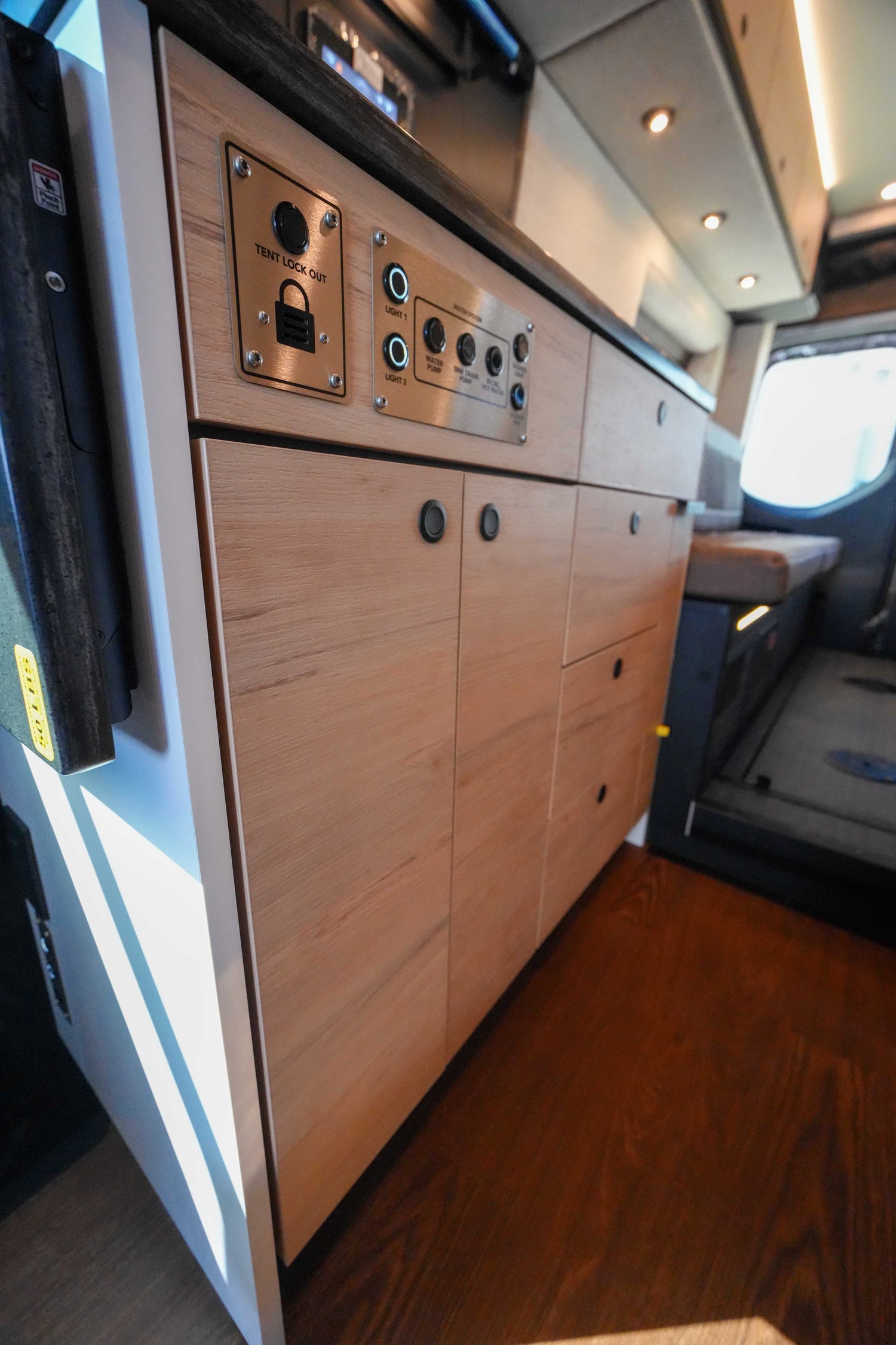 NEW! 2027 Storyteller Overland Crew Mode XL