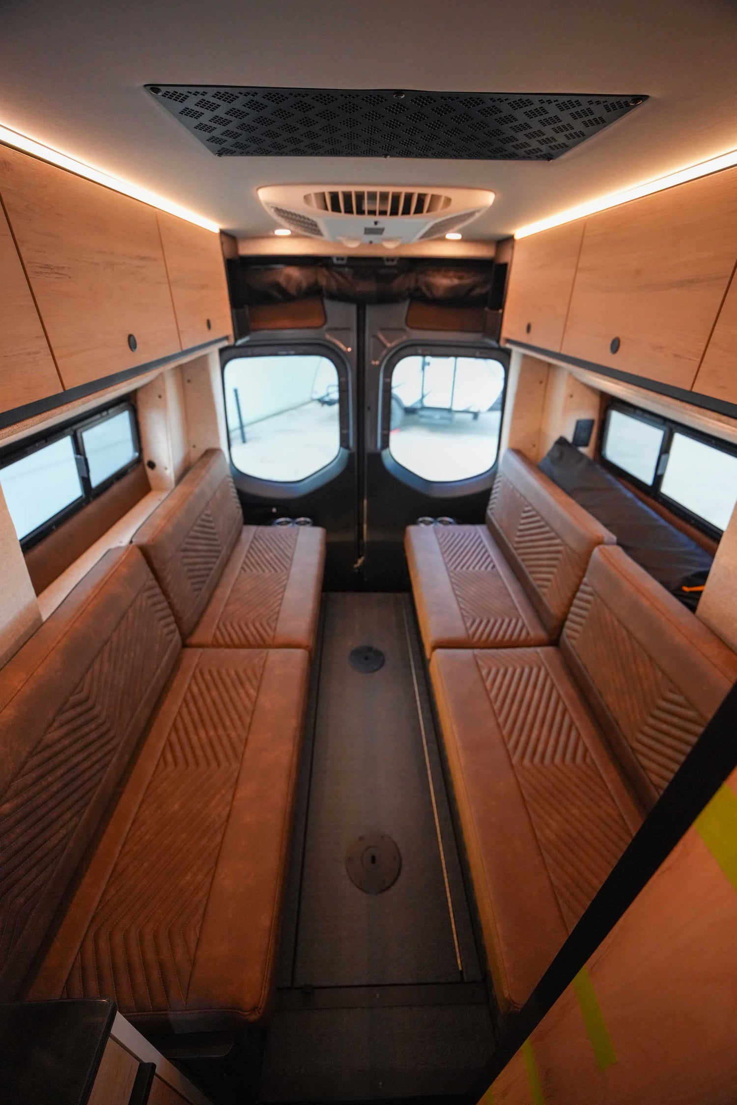 NEW! 2027 Storyteller Overland Crew Mode XL