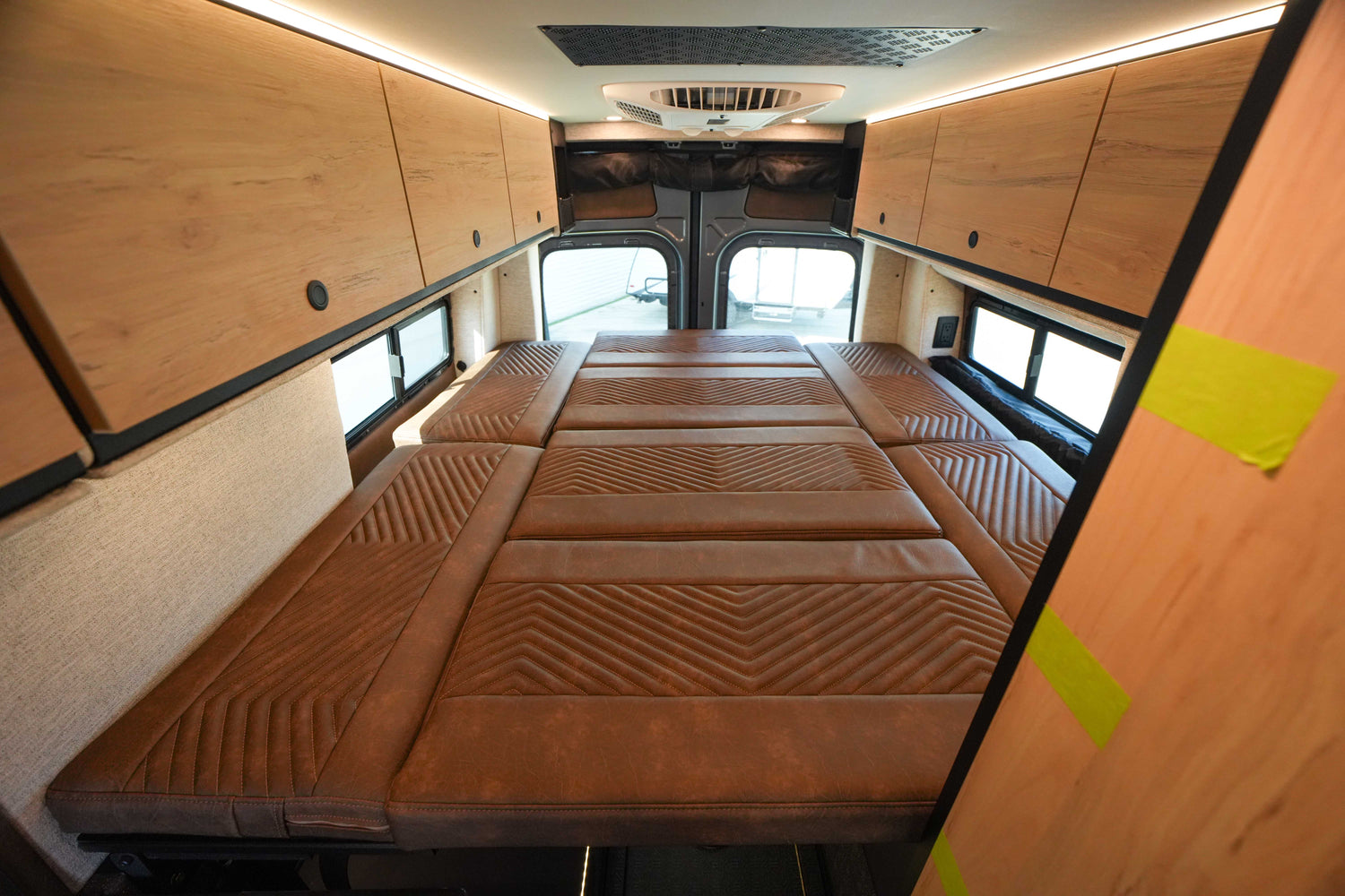NEW! 2027 Storyteller Overland Crew Mode XL