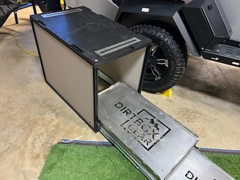 SCRATCH & DENT SALE!! Dirtbox Gear Fridge Slide