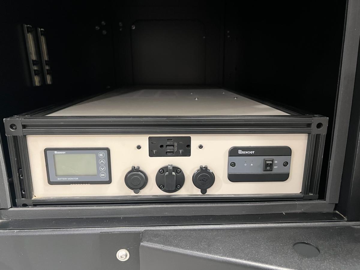 SCRATCH & DENT SALE!! Dirtbox Gear Battery/Inverter Box