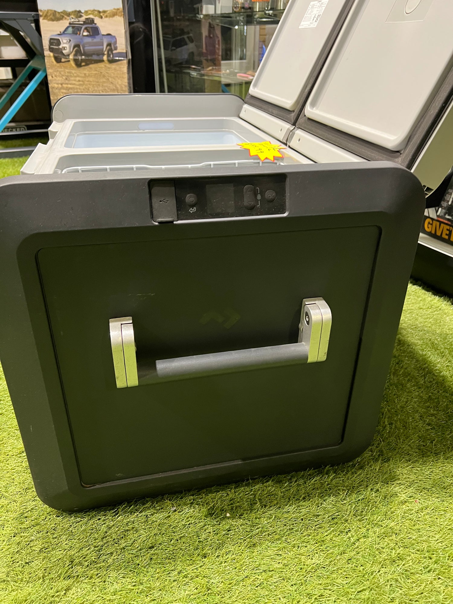 TOUGH & TESTED Dometic CFX3 75L Cooler