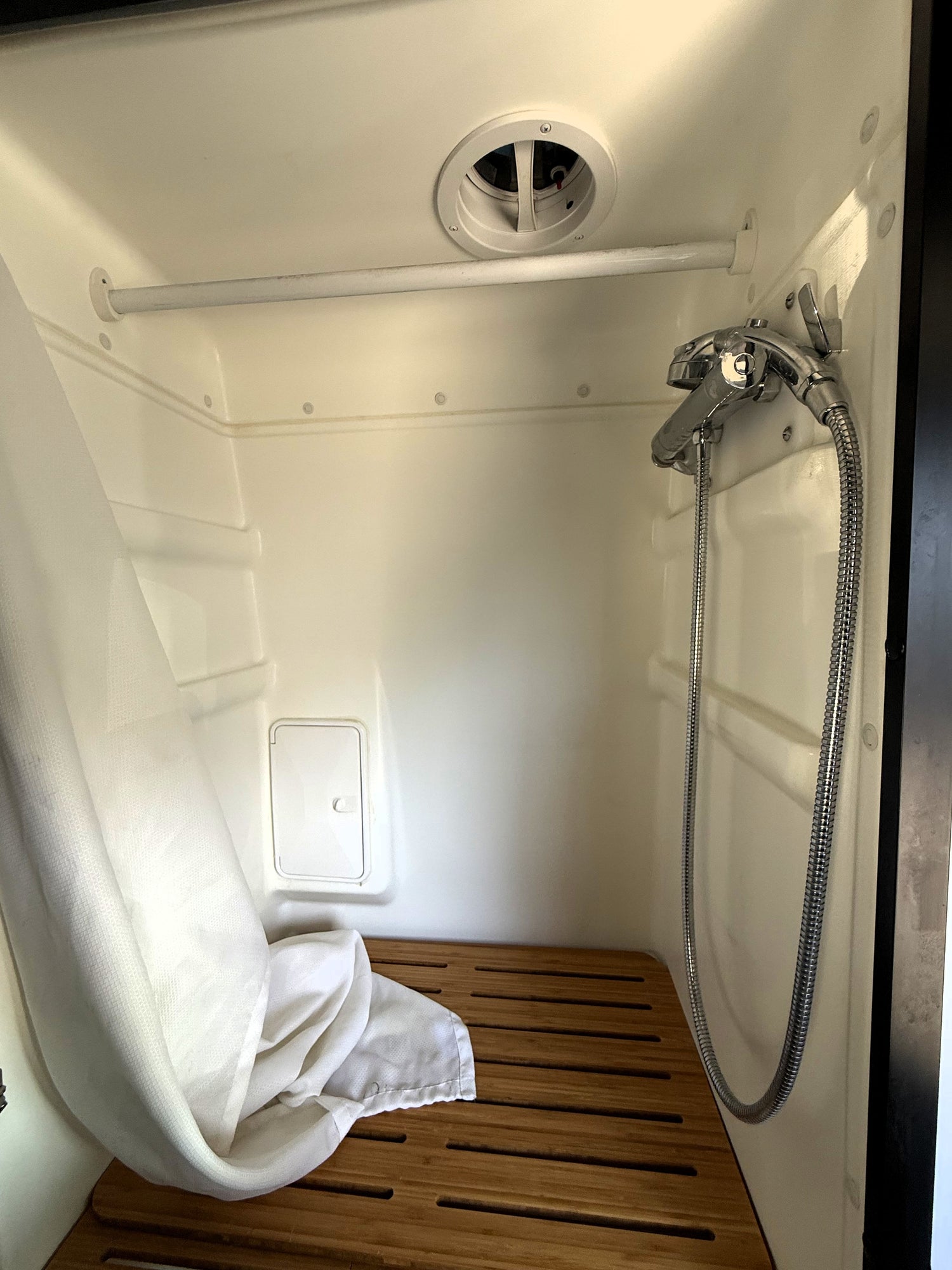 2022 Winnebago Revel 44E - Preowned