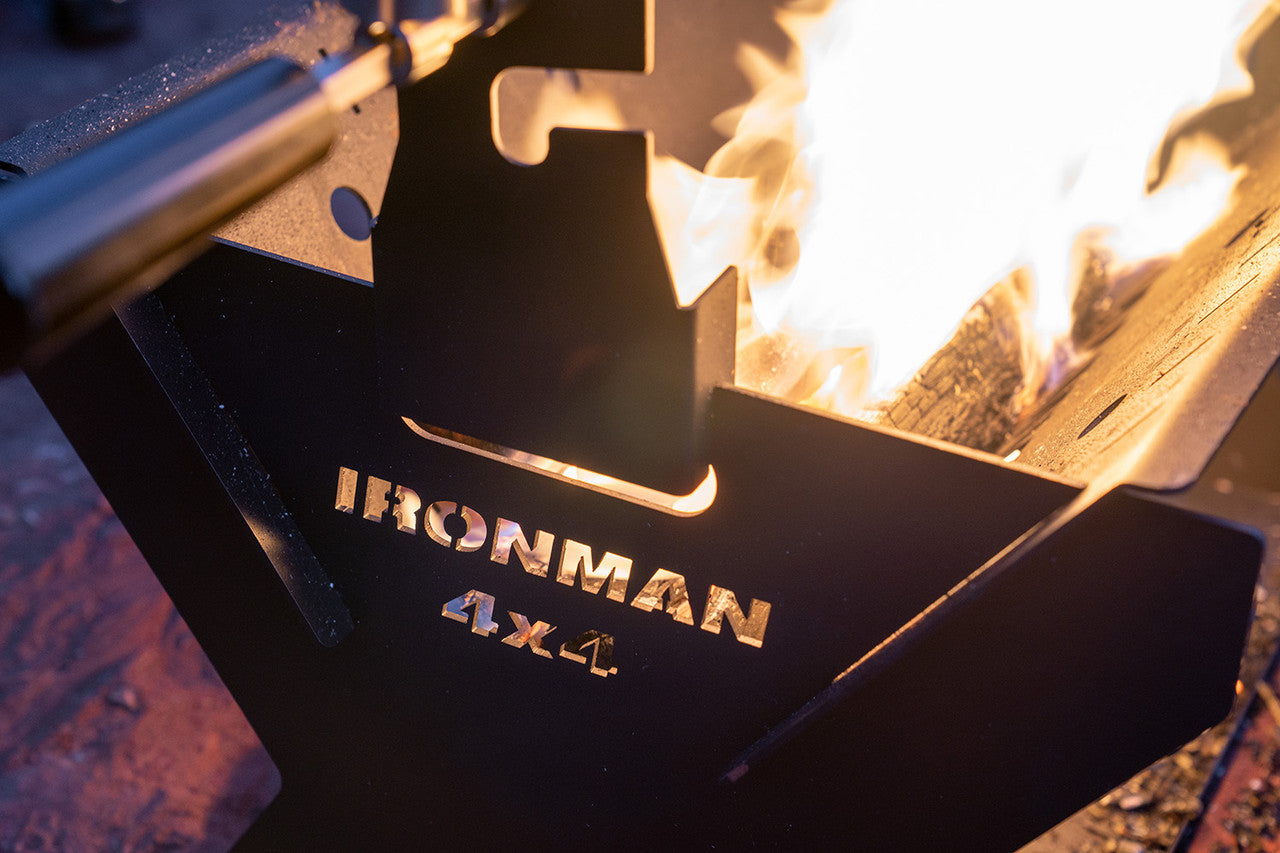 Brasero portátil Ironman 4x4 con kit de asador