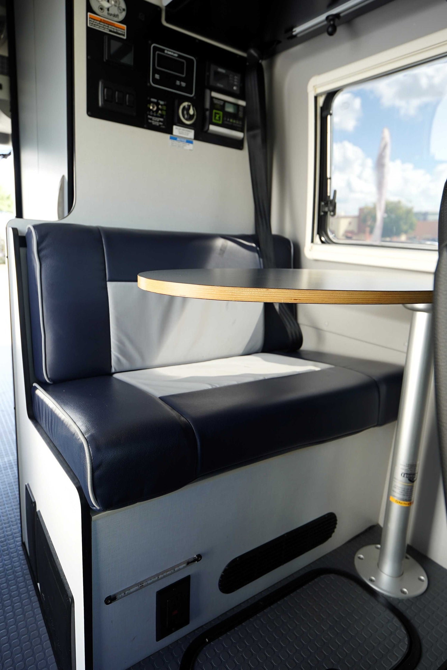 NEW ARRIVAL!! 2022 Winnebago Revel - Preowned