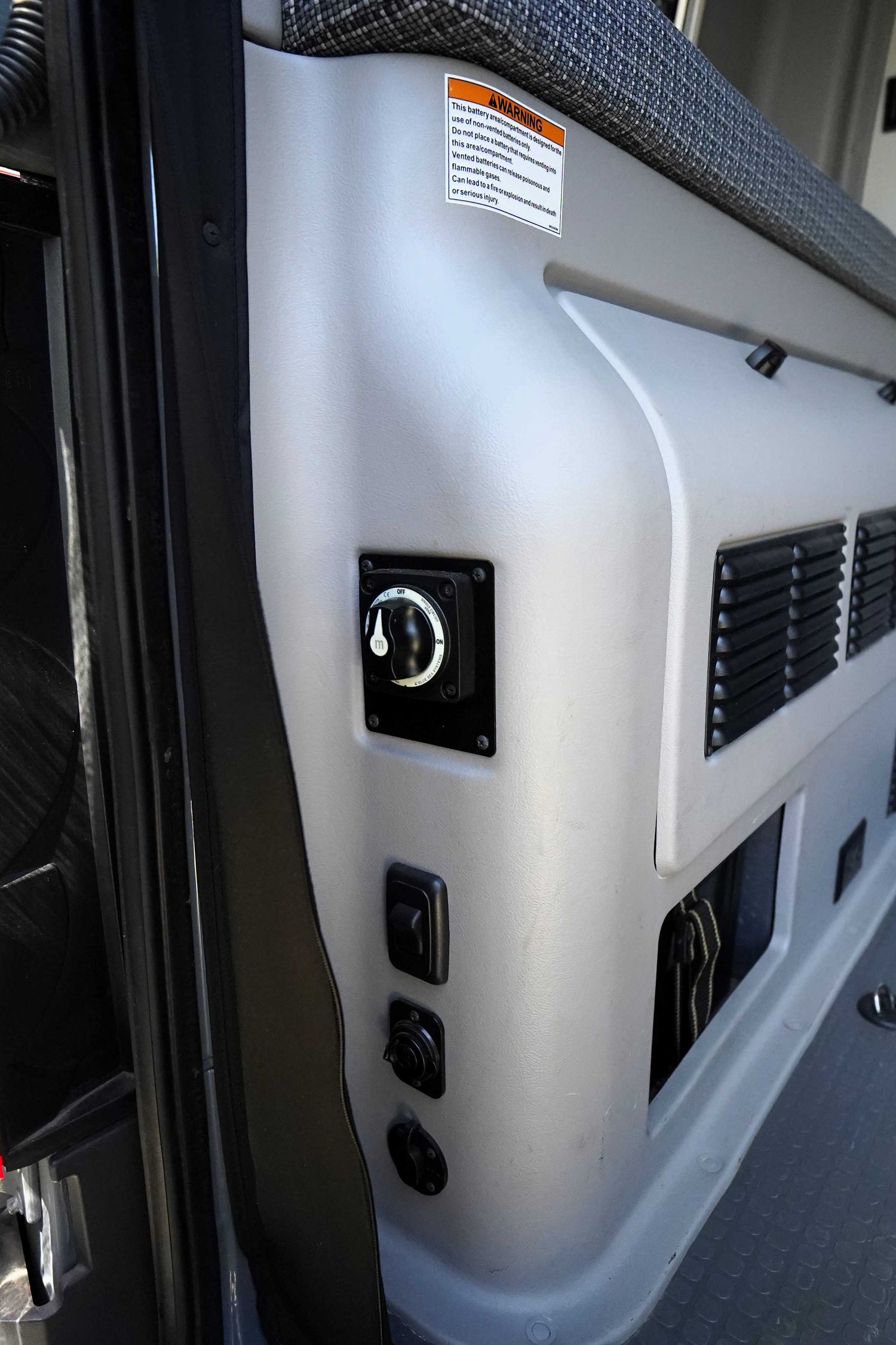 NEW ARRIVAL!! 2022 Winnebago Revel - Preowned