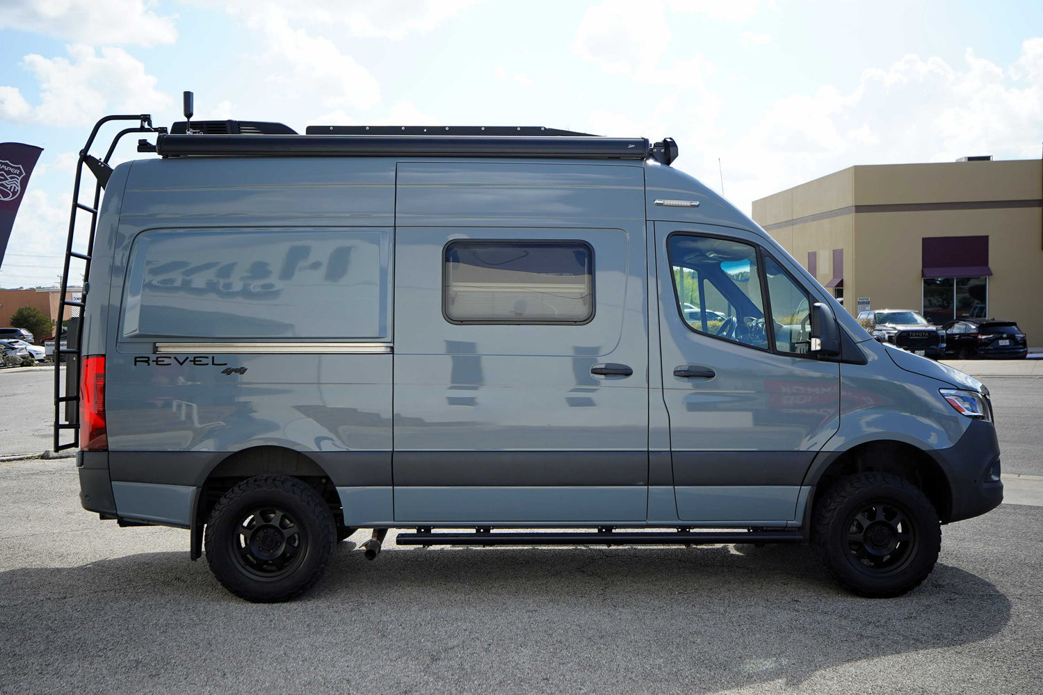 NEW ARRIVAL!! 2022 Winnebago Revel - Preowned