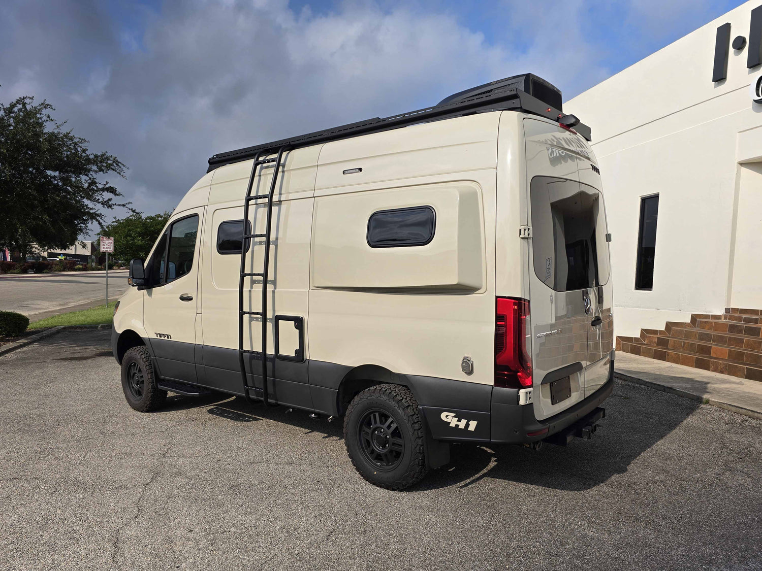 2026 Tiffin GH1 Adventure Bar Starlink Mini Pro