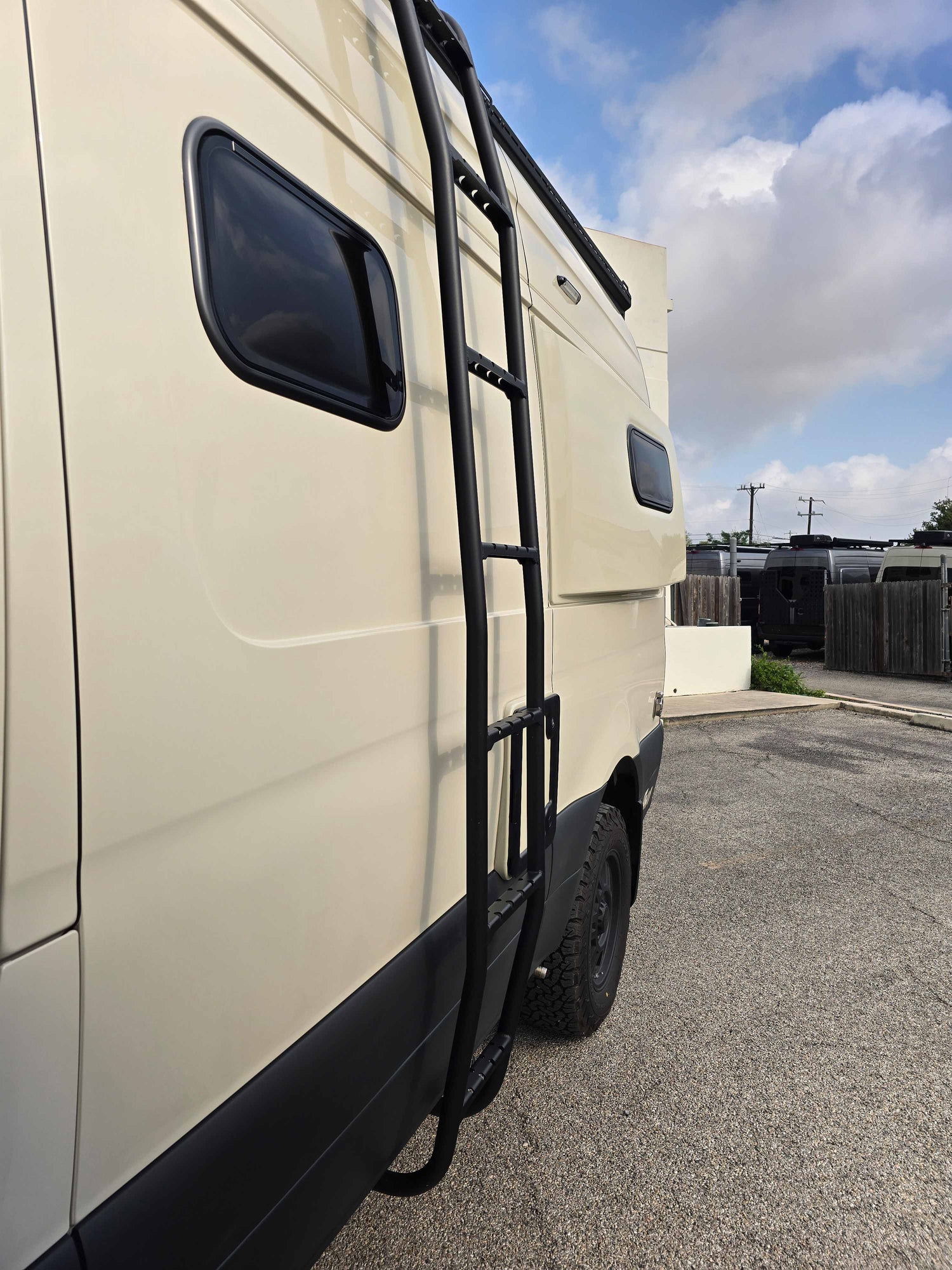 2026 Tiffin GH1 Adventure Bar Starlink Mini Pro