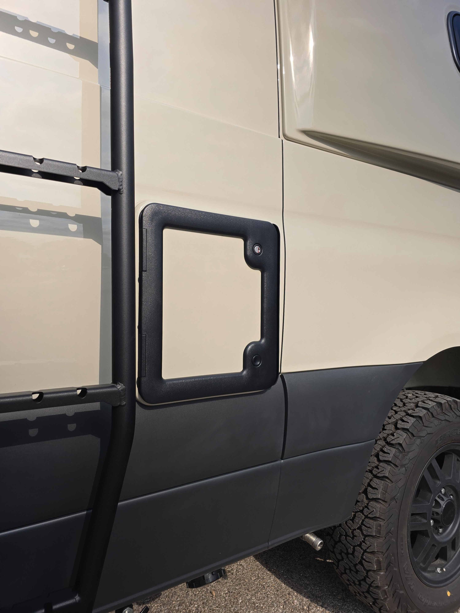 2026 Tiffin GH1 Adventure Bar Starlink Mini Pro