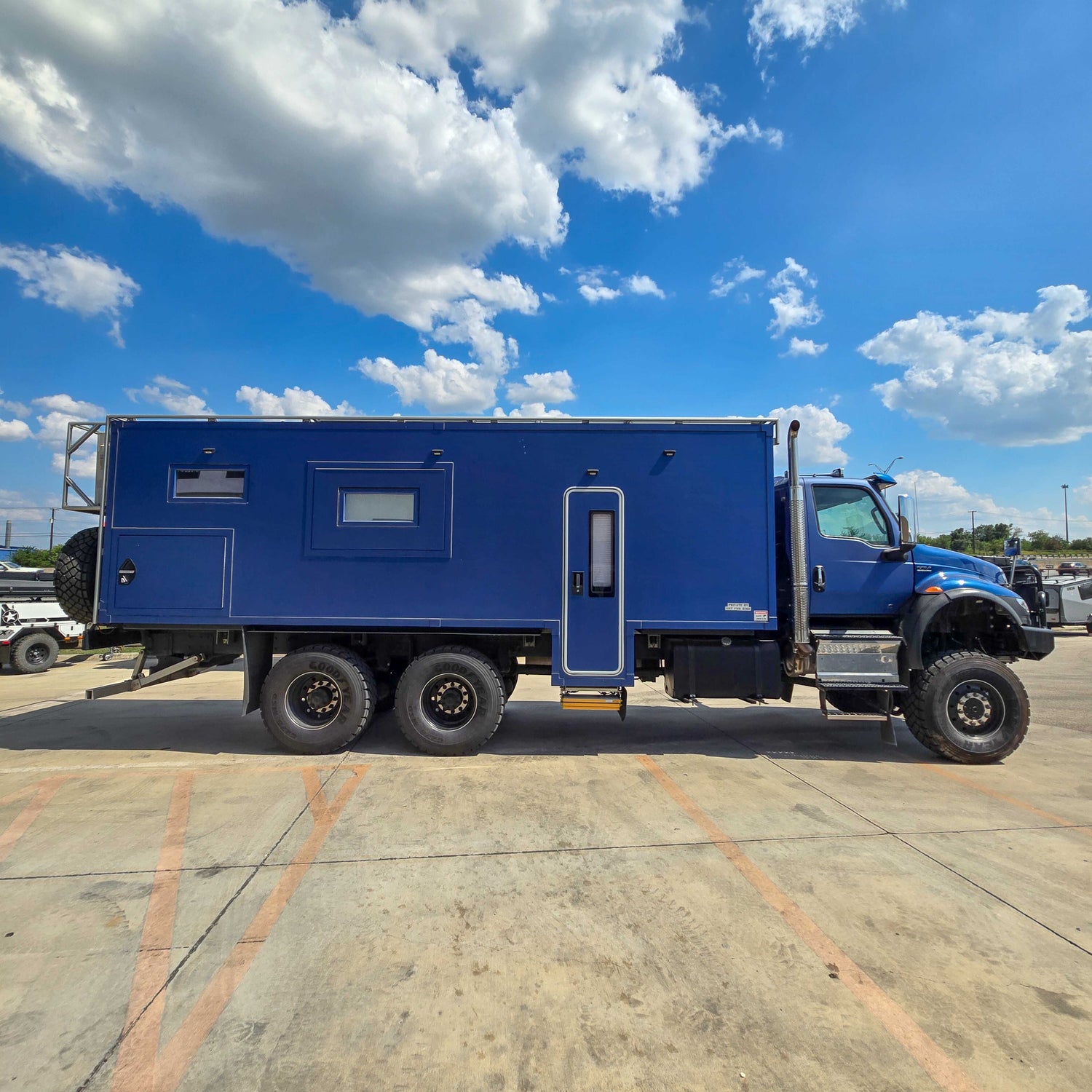 DEAL PENDING! 2022 INTERNATIONAL HV607 BOONDOCKER 6x6 - Preowned