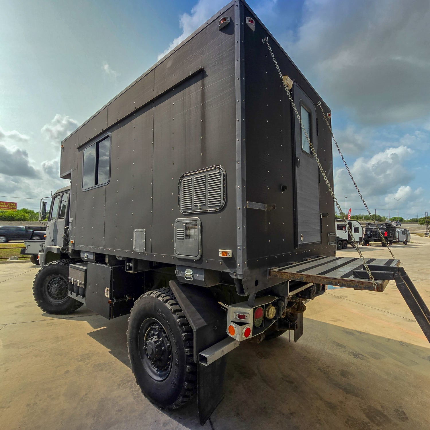 1994 STS M1078 LMTV - Preowned