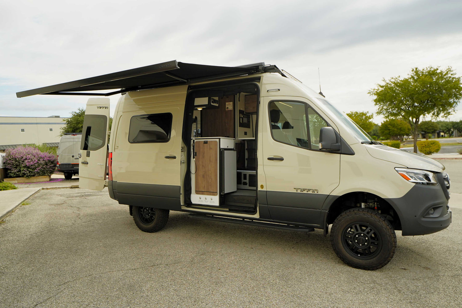 2026 Tiffin GH1 Adventure Bar Starlink Mini Pro, Upgraded Battery System, and Upgraded Audio