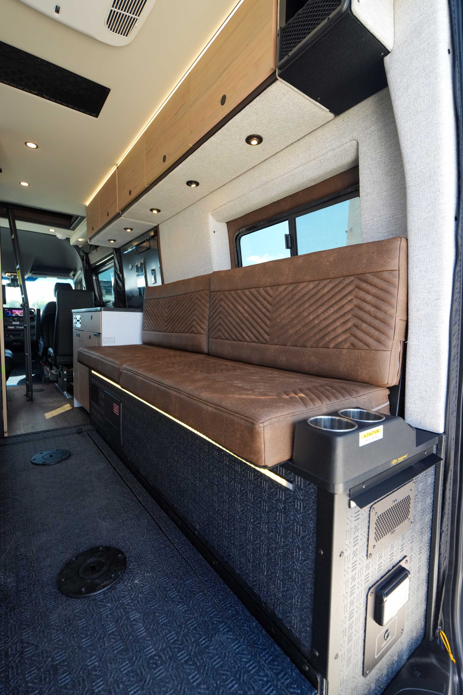 NEW! 2027 Storyteller Overland Crew Mode XL