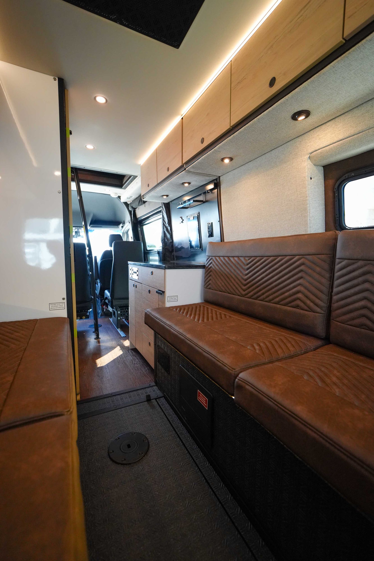NEW! 2027 Storyteller Overland Crew Mode XL