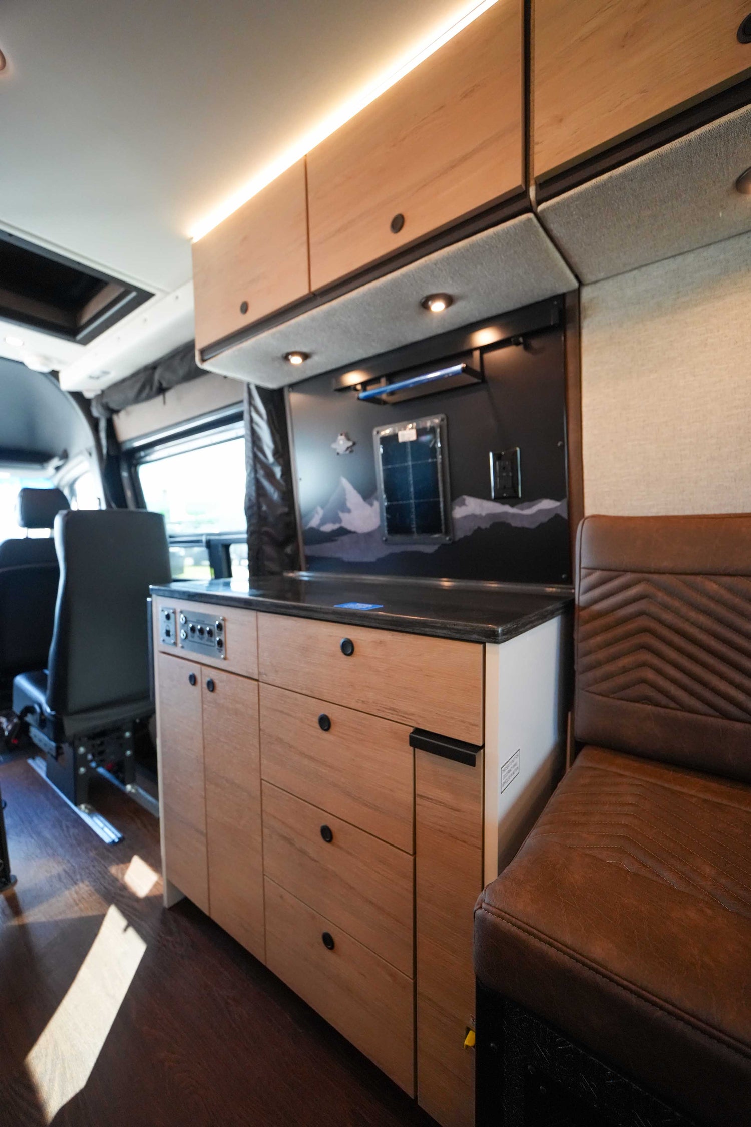 NEW! 2027 Storyteller Overland Crew Mode XL