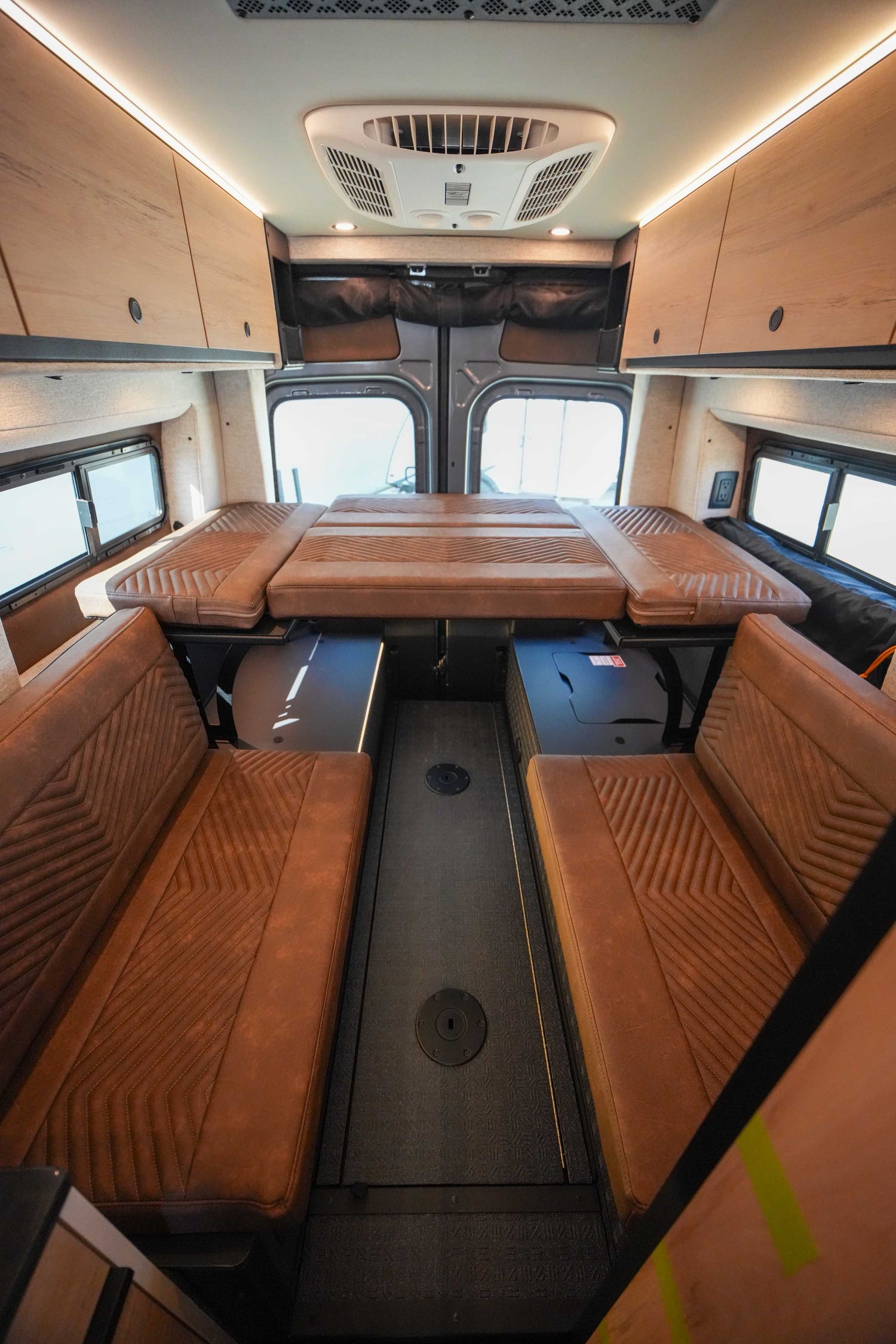 NEW! 2027 Storyteller Overland Crew Mode XL