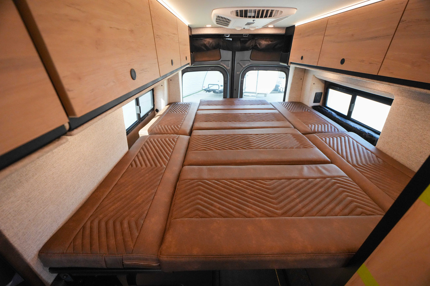 NEW! 2027 Storyteller Overland Crew Mode XL