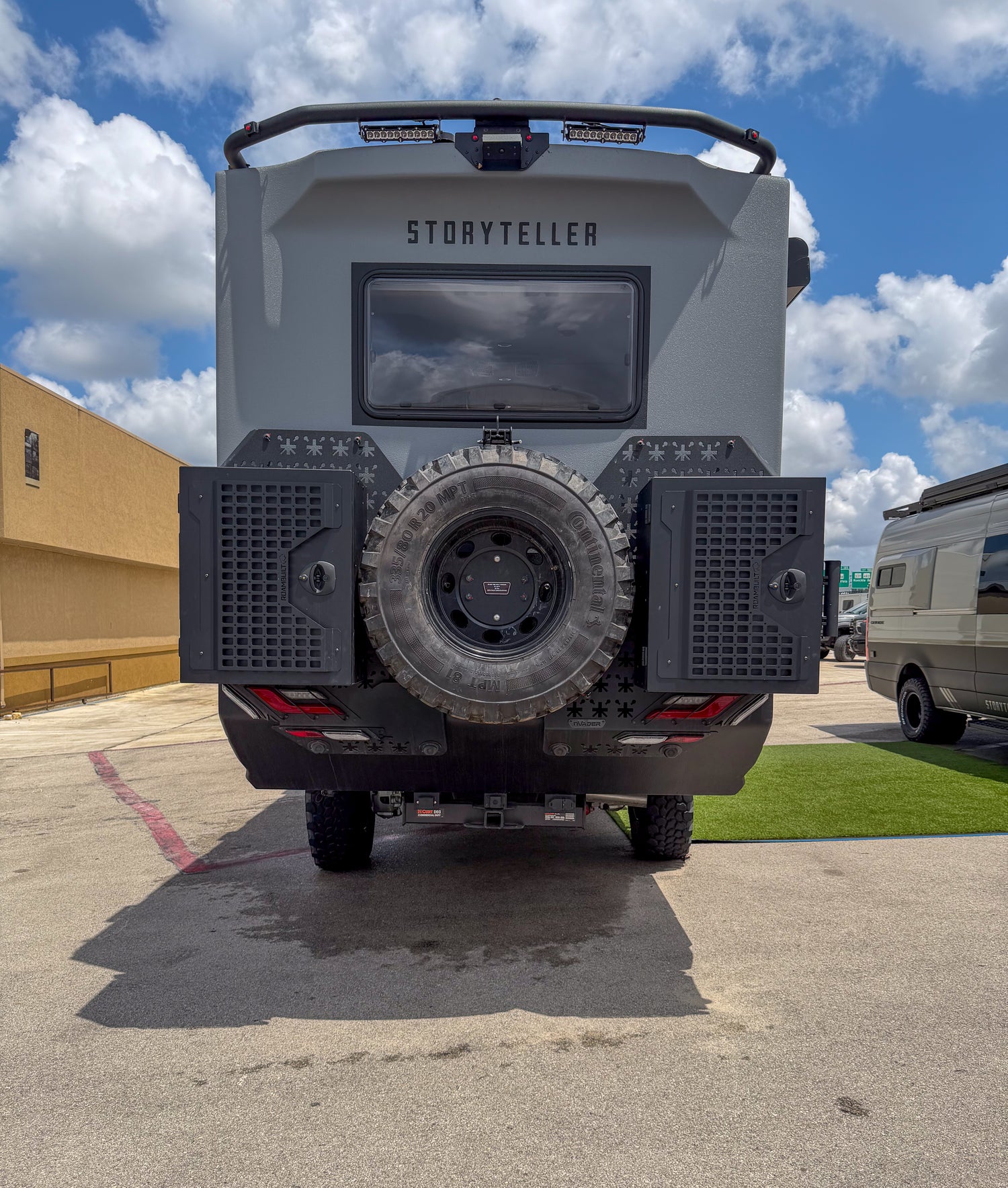 2026 Storyteller Hilt - Preowned