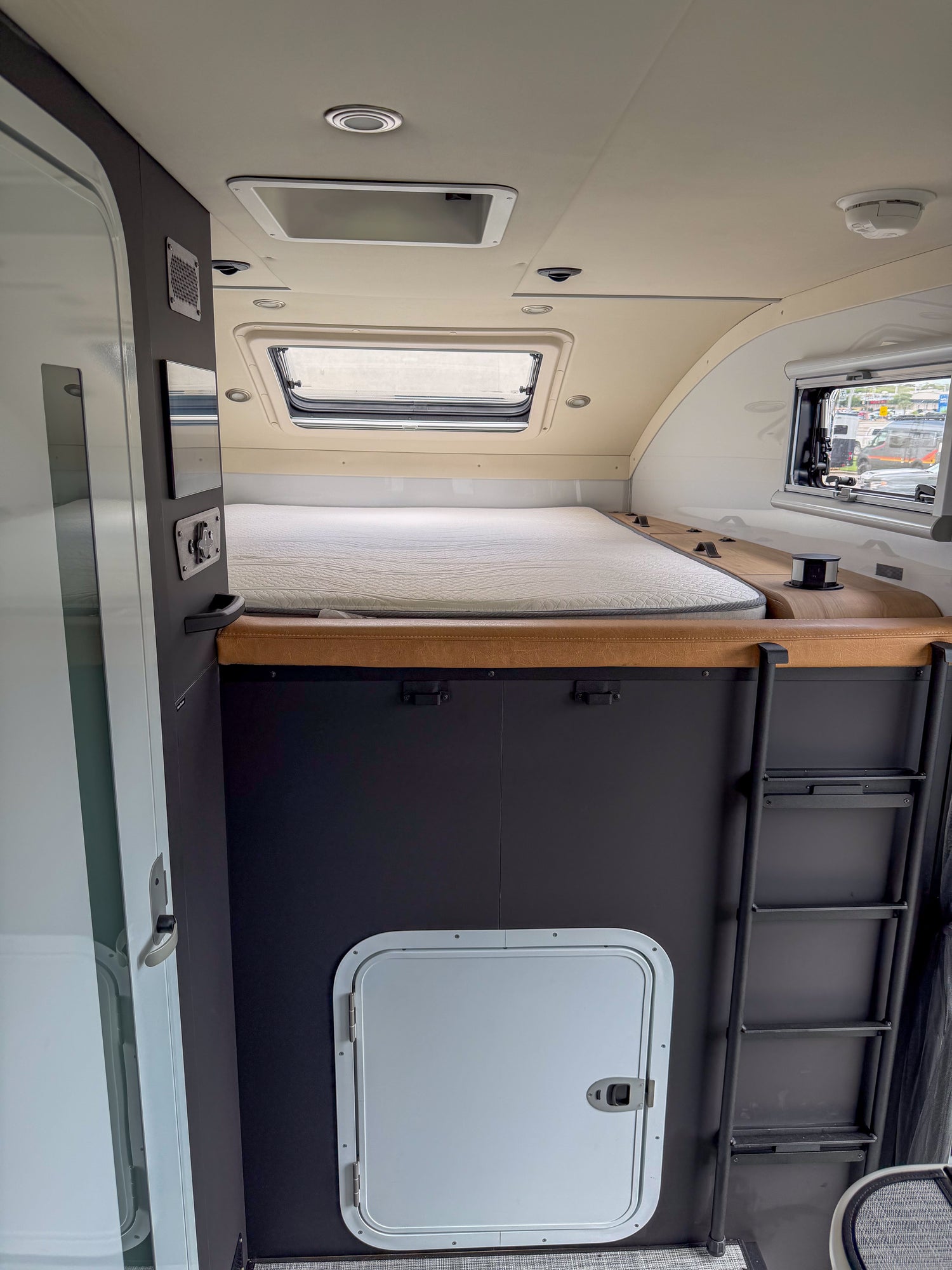 2026 Storyteller Hilt - Preowned