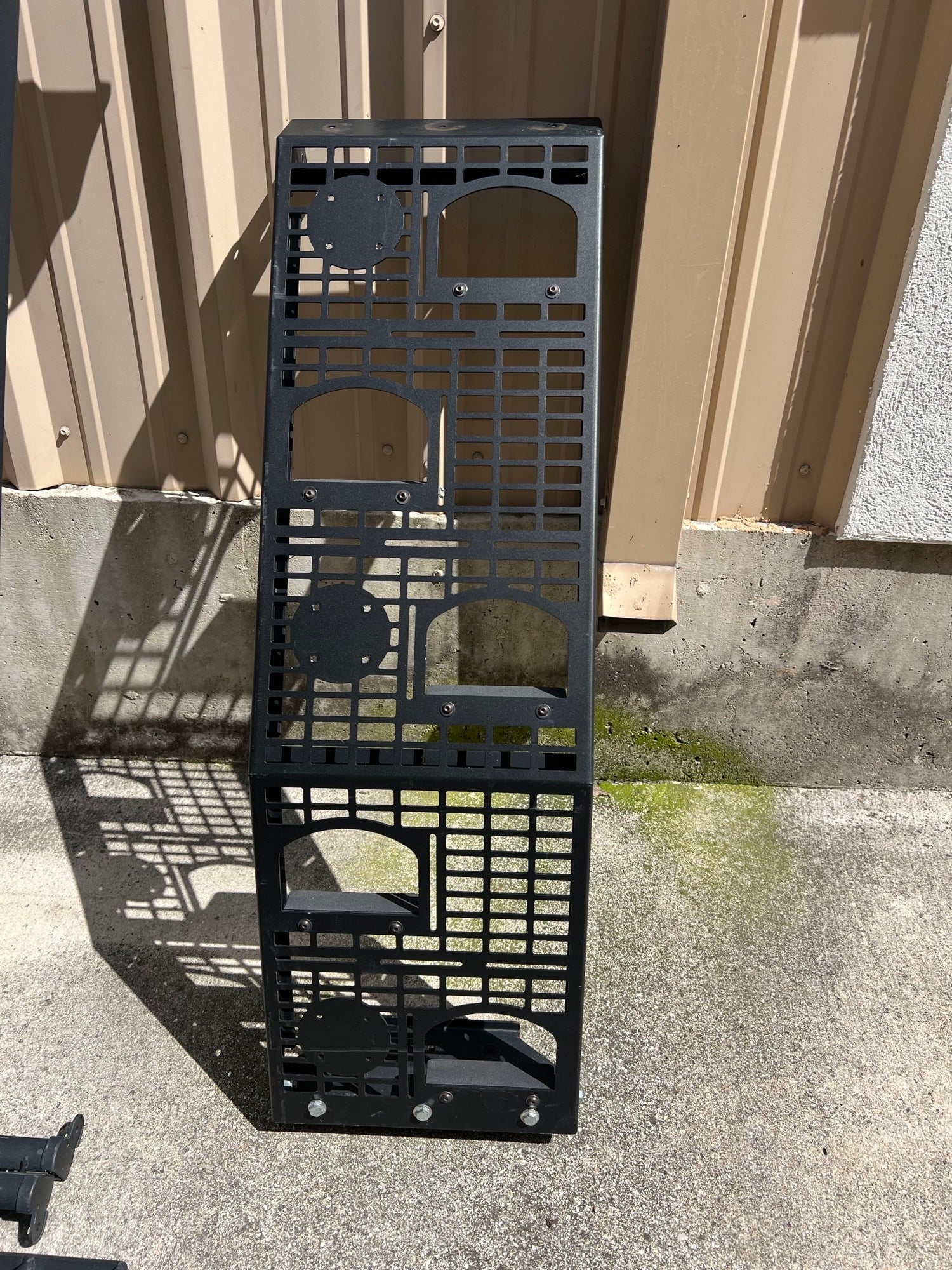 TOUGH & TESTED - Cali LED Rear Door Ladder
