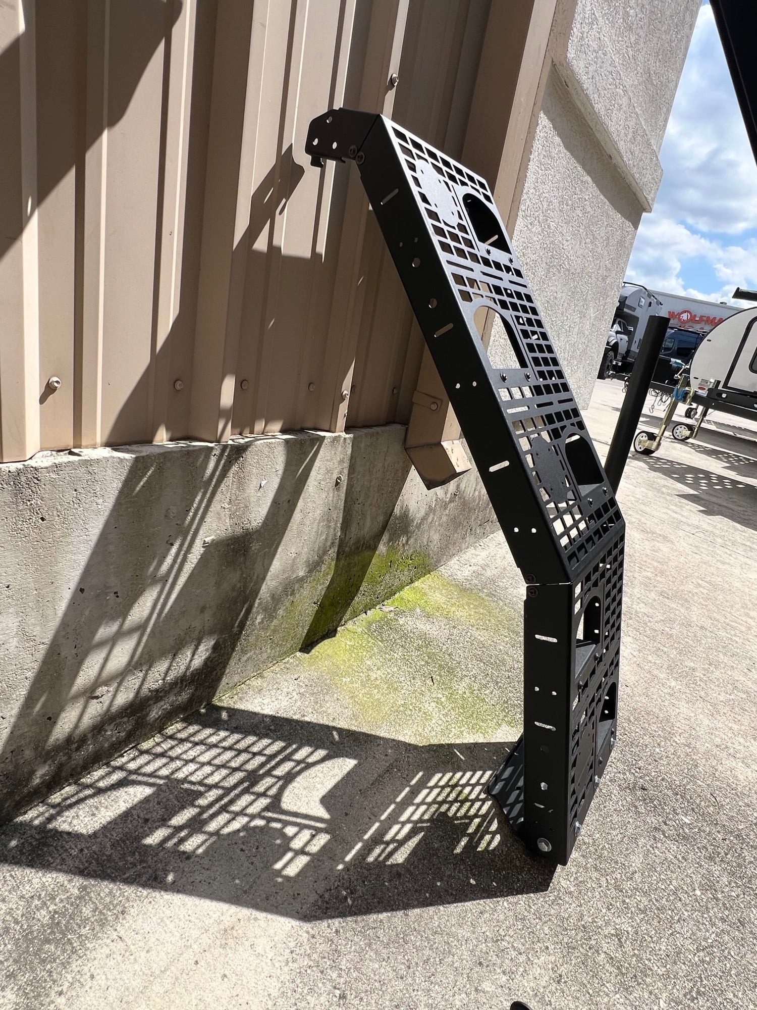 TOUGH & TESTED - Cali LED Rear Door Ladder