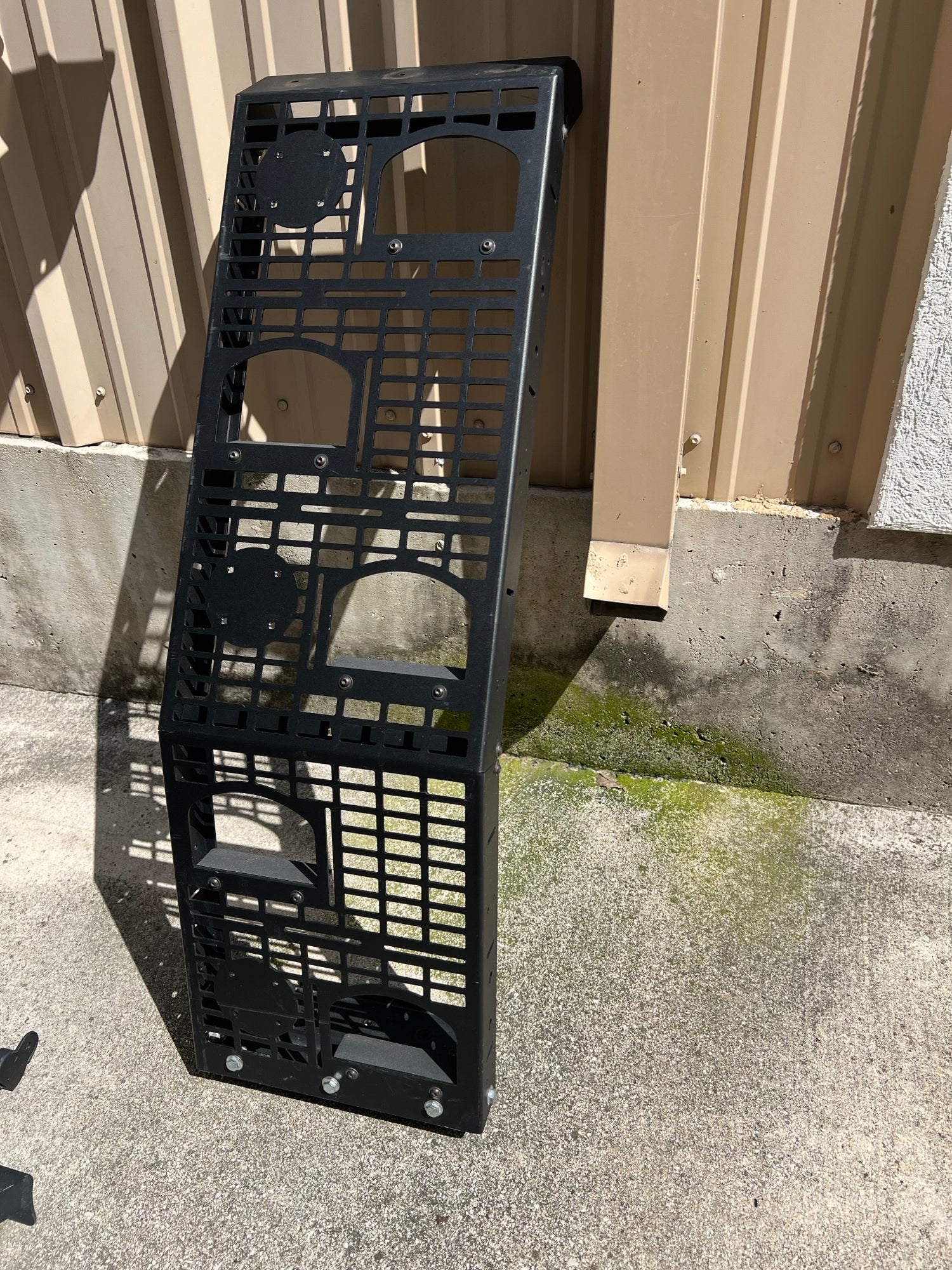 TOUGH & TESTED - Cali LED Rear Door Ladder