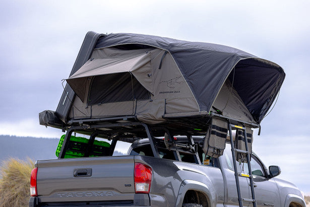 roof top tent 4wd Ironman 4x4 Ursa 1300 Hard Shell Rooftop – Hawkes Outdoors color:Black Frame VLT 13% Gray Silver Coated + VLT 91% Zeiss Yellow Lens The tent has an Restrap Lenkertasche kaufen - Kassettenmarkise