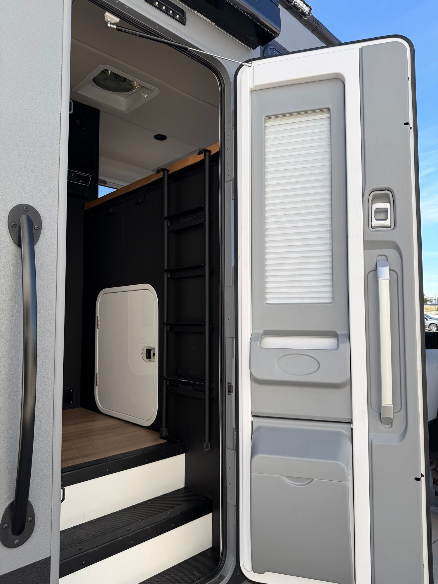 2024 Storyteller Hilt - Preowned