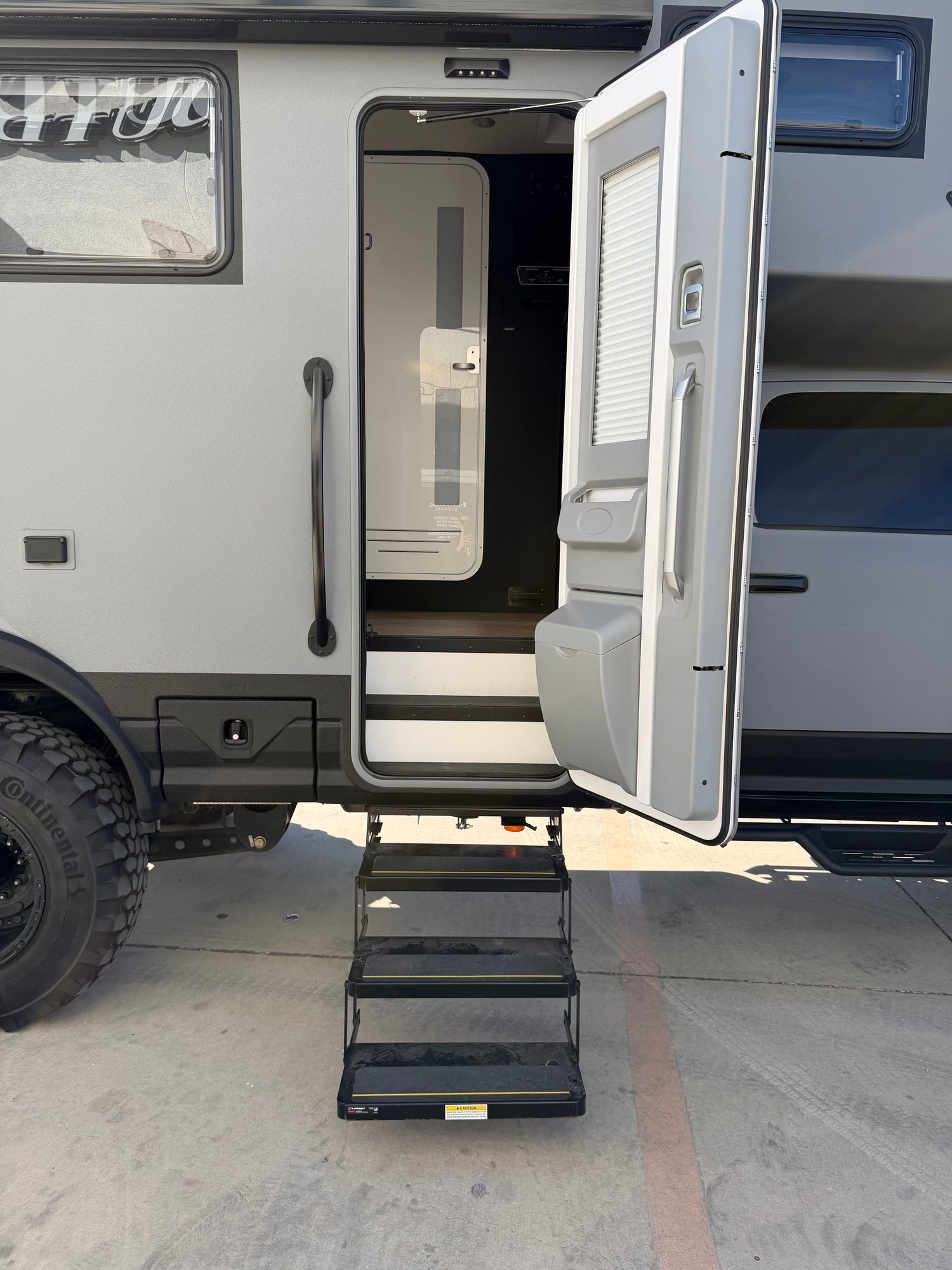 2024 Storyteller Hilt - Preowned