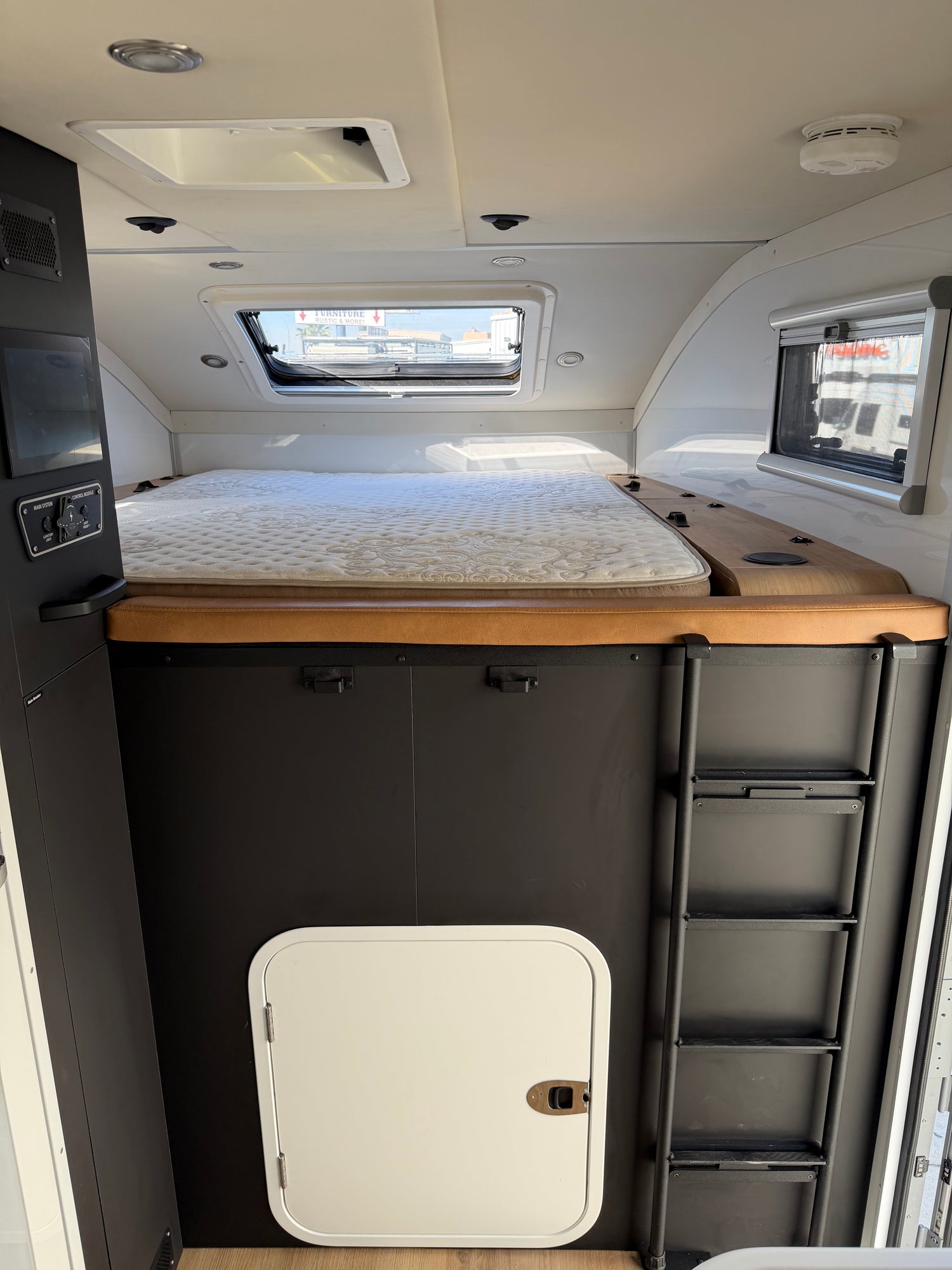 2024 Storyteller Hilt - Preowned