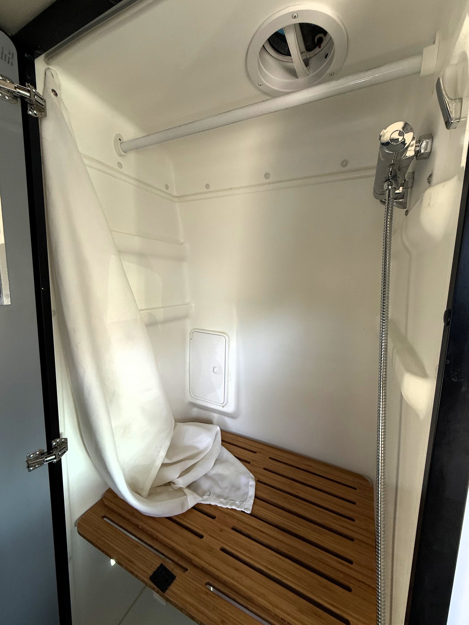 2022 Winnebago Revel 44E - Preowned