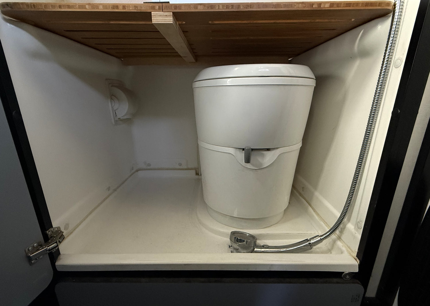 2022 Winnebago Revel 44E - Preowned