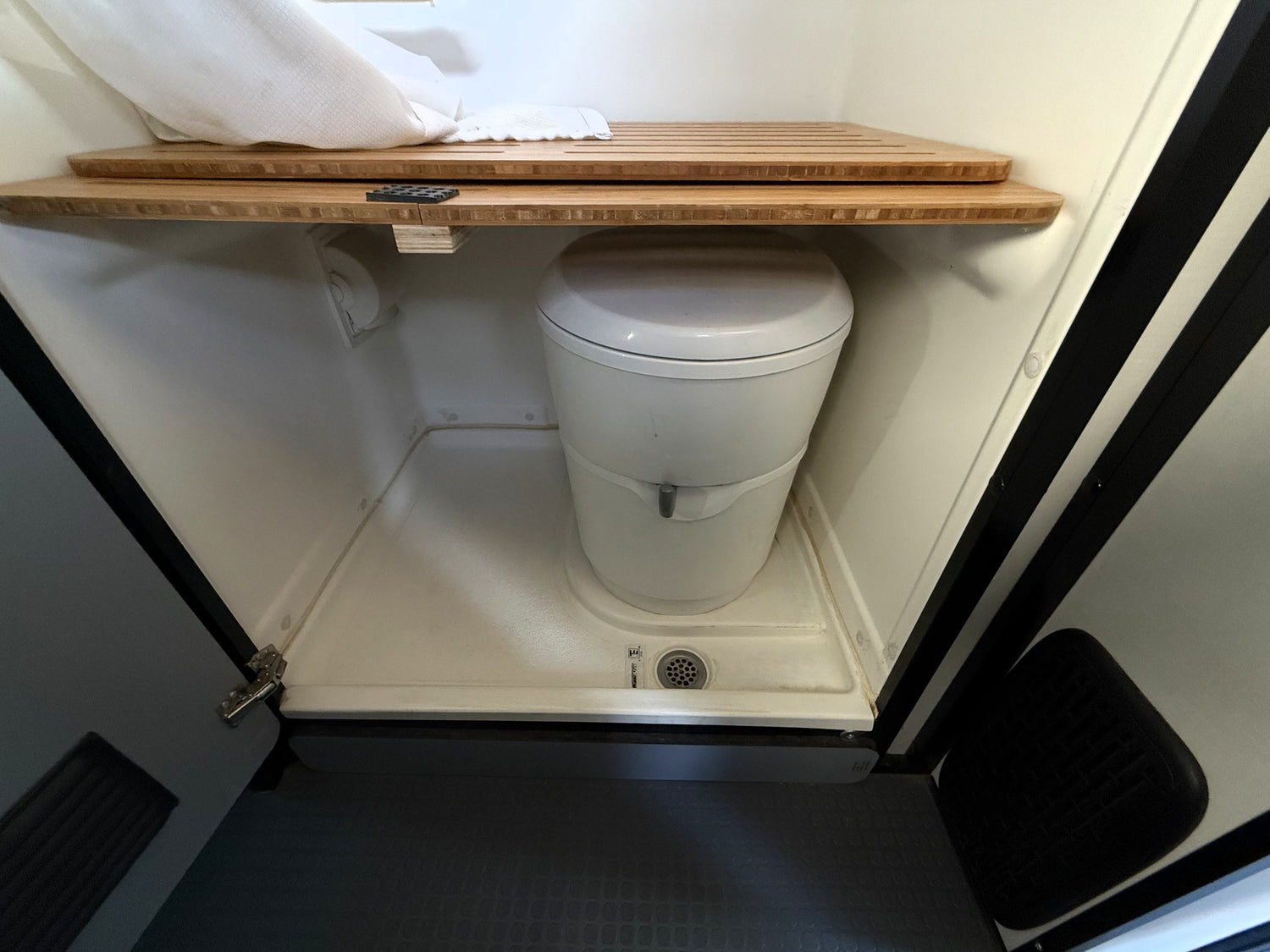 2022 Winnebago Revel 44E - Preowned